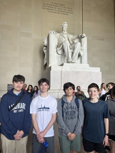 Landmark 8th graders at Lincoln Memorial